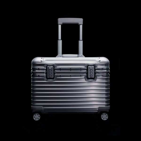 リモワのスーツケースはなぜ高い？その秘密を解明 - cele-bre.com